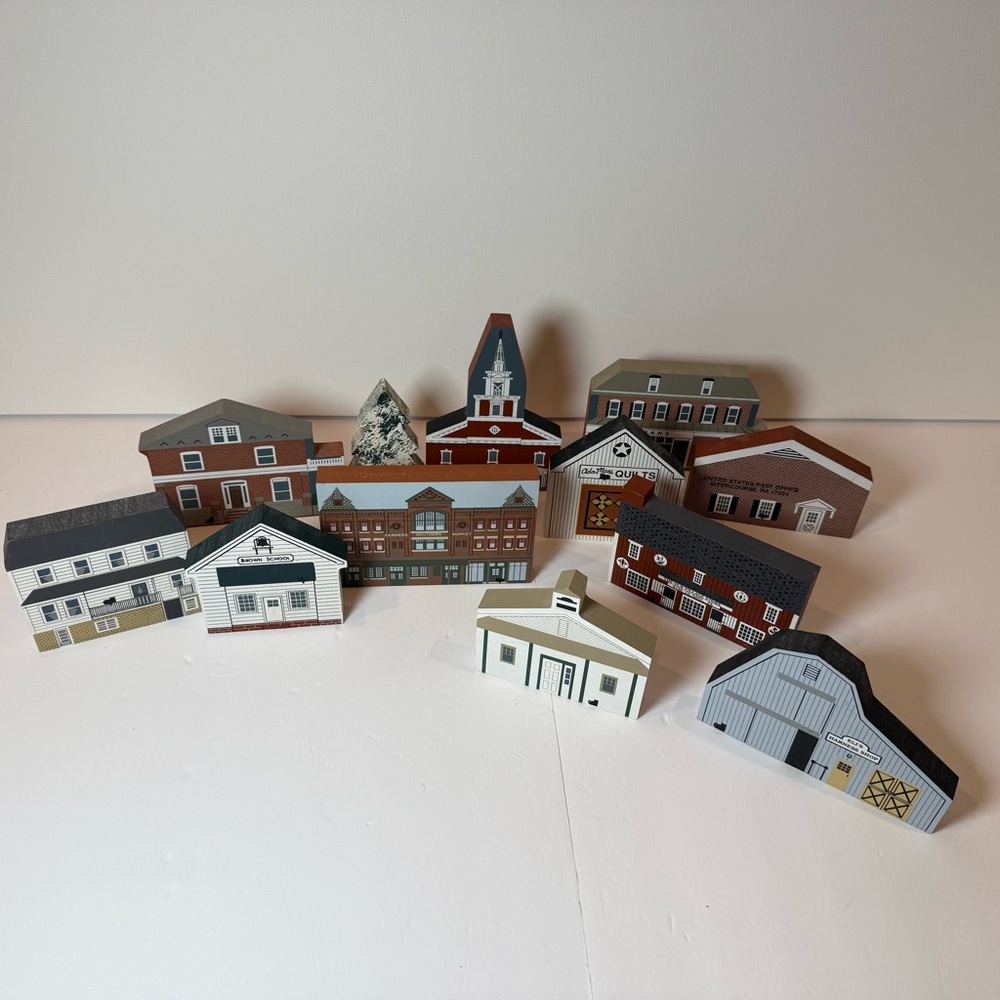 The Cats’ Meow Lot of 12 Vintage Wooden Buildings – Pre-Owned – Great Condition